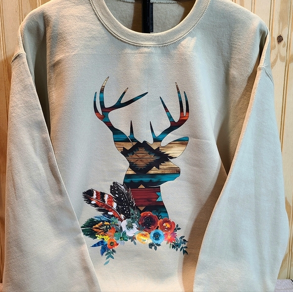 🦌 Southwestern Deer Head Graphic Sweatshirt - Picture 11 of 15